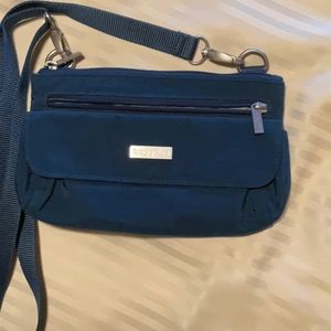 BAGGALLINI SMALL CROSSBODY OR OR WRISTLET.   COLOR TEAL